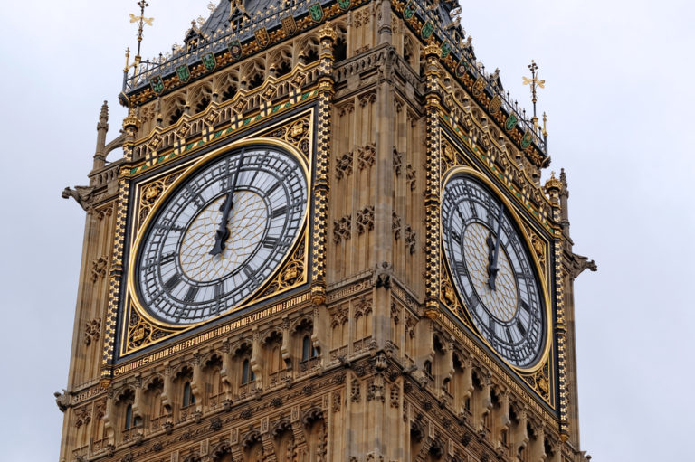 ビッグベンとは ロンドンのウェストミンスター宮殿にある時計台の鐘 世界雑学ノート