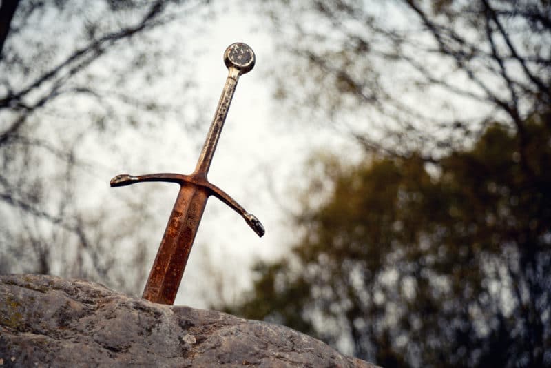 聖剣エクスカリバーとは 実在するのか 伝説と本物の剣を検証 アーサー王伝説 世界雑学ノート
