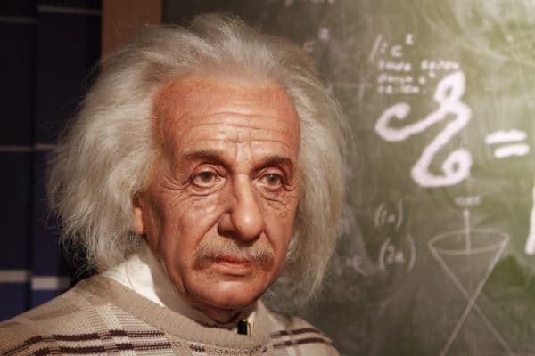 アインシュタインの脳の違いと大きさから盗まれた事件とその後の研究 世界雑学ノート