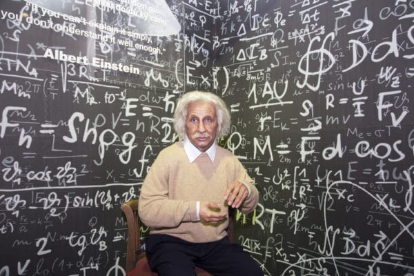 アインシュタインの脳の違いと大きさから盗まれた事件とその後の研究